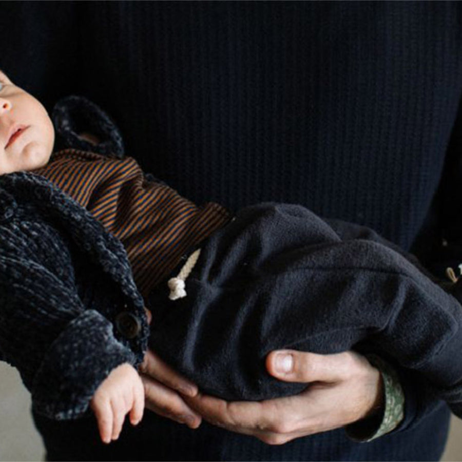 dunkelblaue Hose für Babys und Kinder aus Baumwolle und Viskose von Message in the Bottle - nachhaltige Babymode auf Gukys