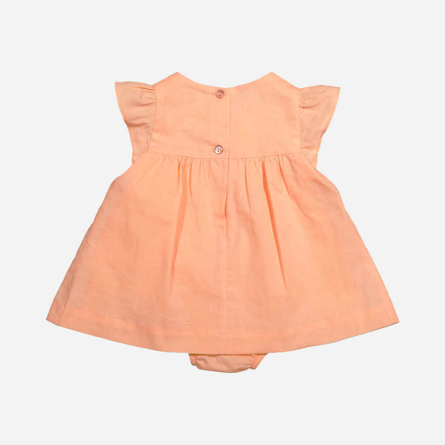 sommerliches Kleid für Babys in orange aus Baumwolle von Knot mit Stickerei und separatem Höschen, Versand aus Deutschland Babybekleidung auf Gukys.com